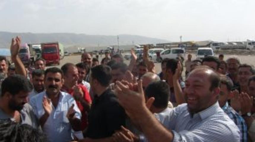 Habur&rsquo;da Şof&ouml;rler Irak'ın Aldığı 350 TL I&ccedil;in Kontak Kapadı