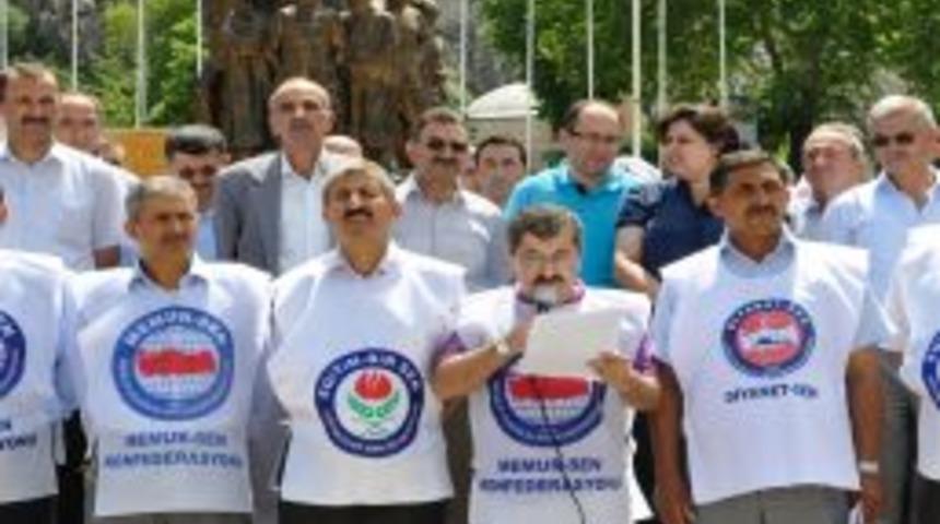 Memur-Sen, H&uuml;k&uuml;metin Zam Teklifini Protesto Etti