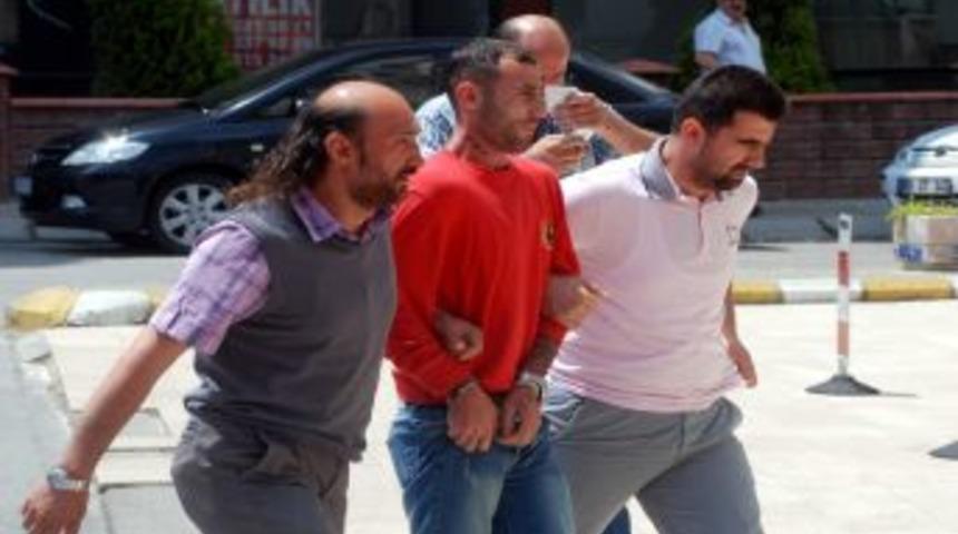 Piyasaya S&uuml;rmek İ&ccedil;in Dışardan Uyuşturucu Hap Getiren Gen&ccedil;, Otob&uuml;sten İnerken Polise Yakalandı