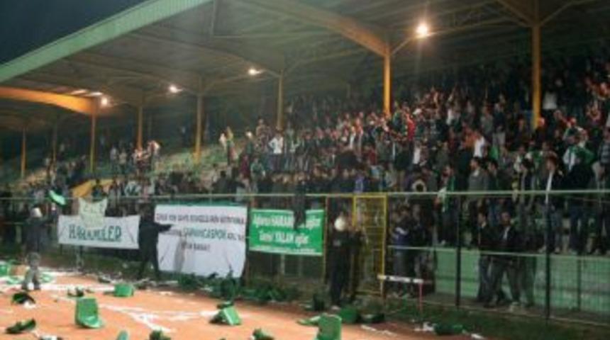 Sakarya'da B&ouml;lgesel Amat&ouml;r Lig Baraj Ma&ccedil;ında Olaylar &Ccedil;ıktı