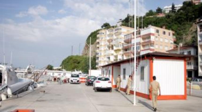 18 Metrelik &Ouml;zel Yat Yanarak Battı, 3 Kişi Yara Almadan Kurtuldu