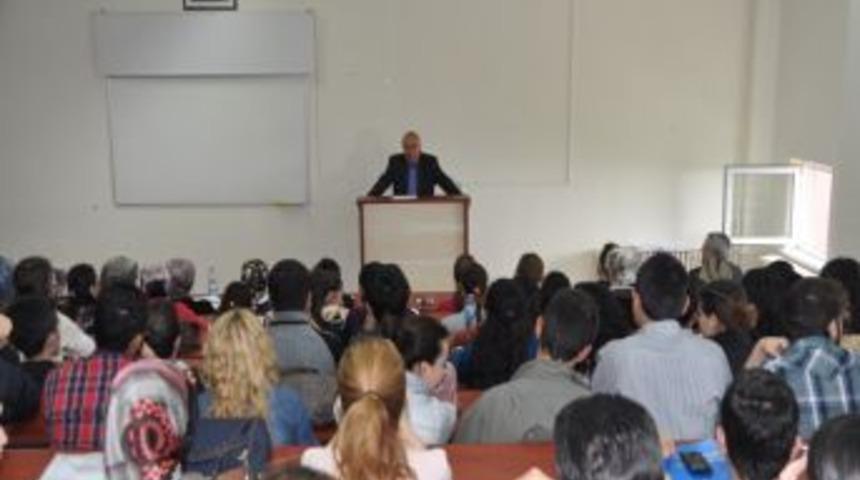 Prof. Dr. Faruk Şen'den Om&uuml;'de Ders