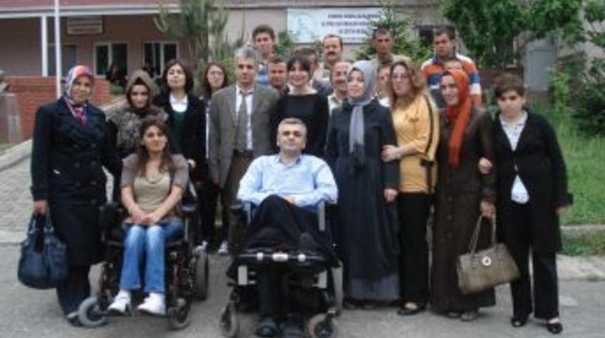 Ak Parti'den Engelliler Derneğine Ziyaret