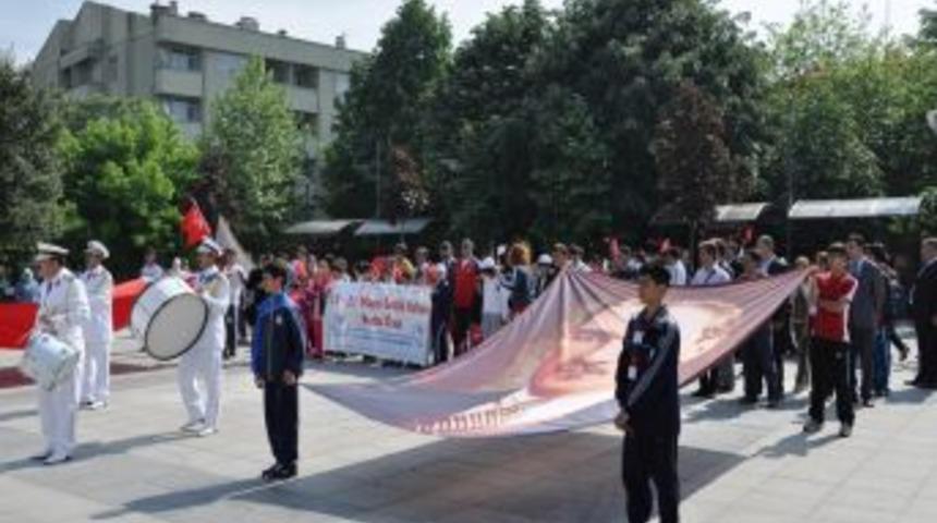 D&uuml;zce'de Gen&ccedil;lik Haftası &Ccedil;elenk Sunumu İle Başladı