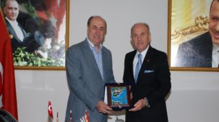 Kadir Topbaş, Ak Parti Adana İl Başkanlığı'nı Ziyaret Etti