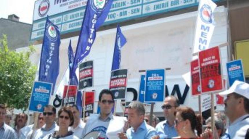 Memur-Sen H&uuml;k&uuml;metin Zam &Ouml;nerisini Protesto Etti