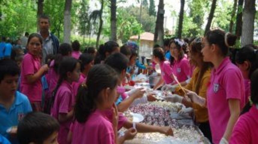 Kula'da Okul Yararına Kermes