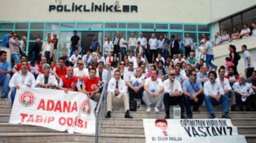 Sağlık &Ccedil;alışanlarından Oturma Eylemi