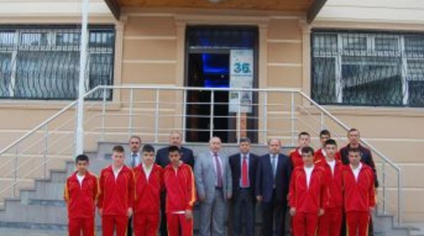 Taşk&ouml;pr&uuml;spor Voleybol Takımı Yarı Finalde