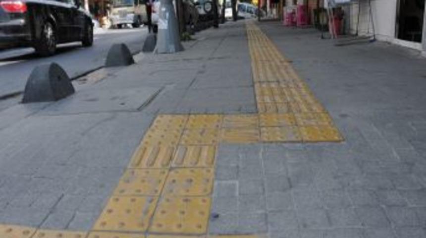 Gaziosmanpaşa'da &Ccedil;ağdaş Kaldırım Uygulaması