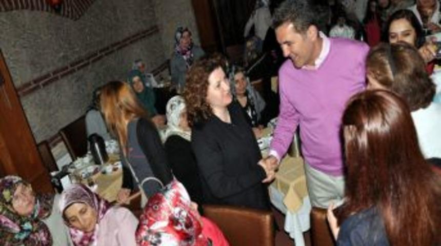 Mustafa Sarıg&uuml;l, Annelerle Bir Araya Geldi