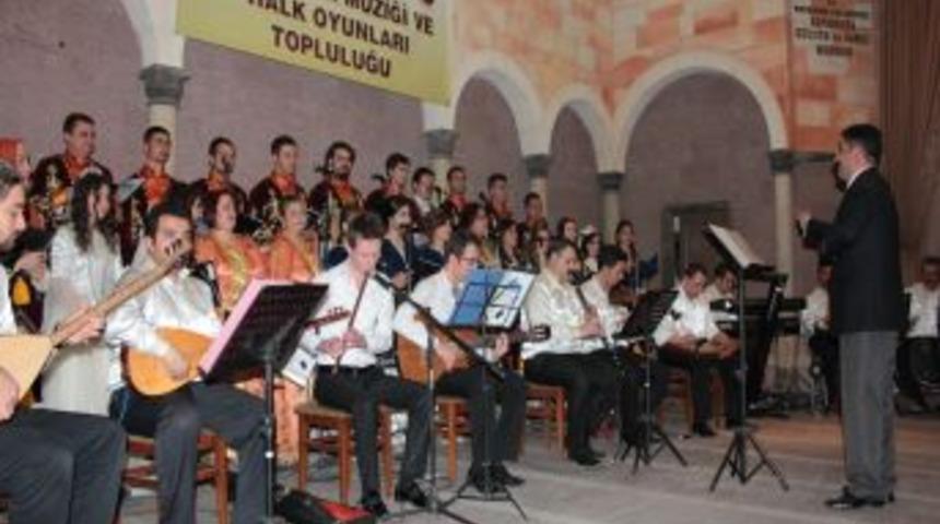 Aile Haftasında T&uuml;rk Halk M&uuml;ziği Konseri