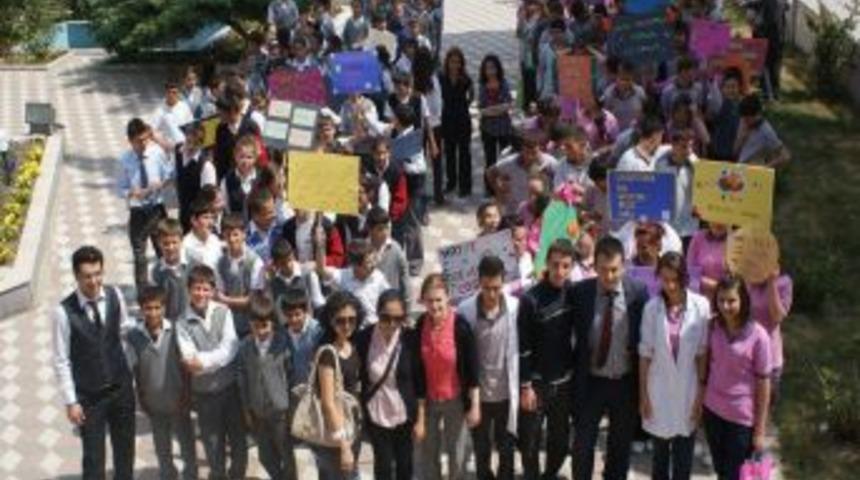 &Ouml;ğrenciler Obezite İle M&uuml;cadele İ&ccedil;in Y&uuml;r&uuml;d&uuml;ler