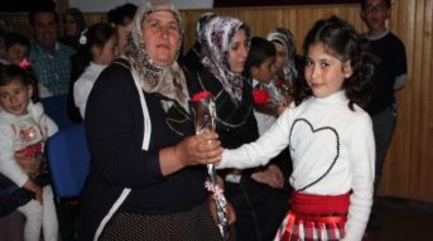 Oltu Ve 25 Mart İ&ouml;o'lu Minikler B&uuml;y&uuml;k Alkış Aldı