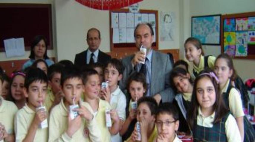 İlk&ouml;ğretim &Ouml;ğrencileri Okul S&uuml;t&uuml;nden Memnun