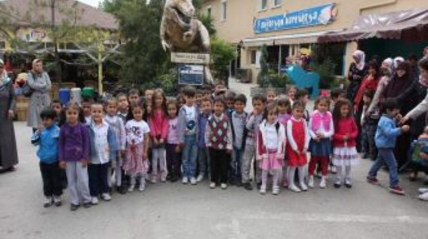 &Ccedil;ayırova Belediyesi'nden Miniklere Hayvanat Bah&ccedil;esi Gezisi