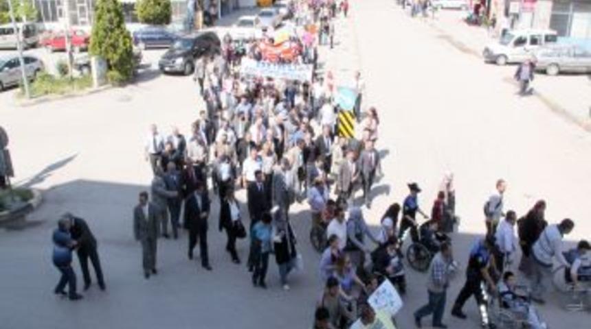 Engelliler Farkındalık I&ccedil;in Y&uuml;r&uuml;d&uuml;