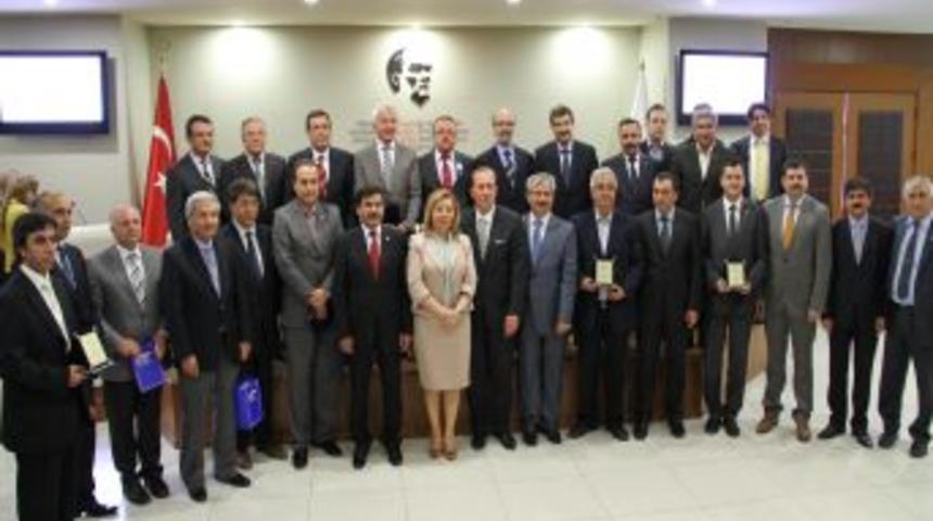 SGK, En Y&uuml;ksek Prim &Ouml;deyen 10 Firmayı Plaketle &Ouml;d&uuml;llendirdi