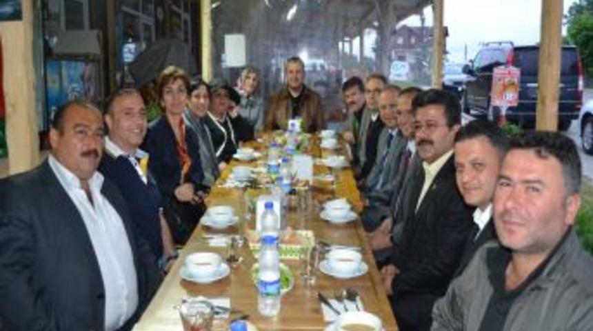 Ak Partili Kadınlar &Uuml;niversite Y&ouml;netimi İle Bir Araya Geldi