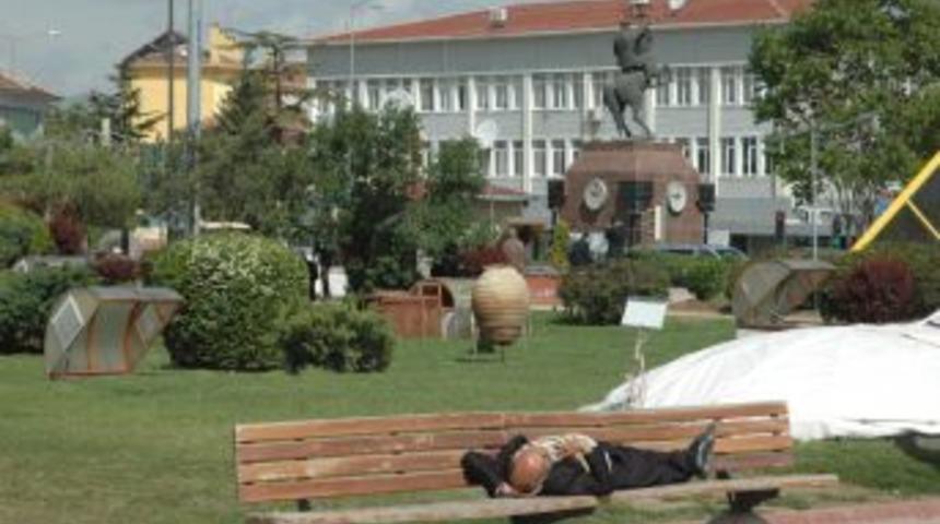 Sıcaktan Bunalan Vatandaşlar Parkları Doldurdu