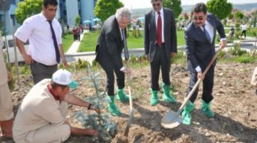 Belediye Başkanı Odabaşı: &Uuml;niversiteler, G&ouml;lbaşı'ına B&uuml;y&uuml;k Katkı Sağlıyor