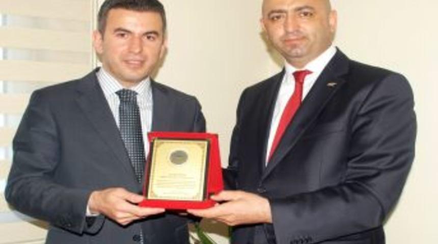 SGK&rsquo;dan &Ouml;zel Şar Hastanesi&rsquo;ne Plaket