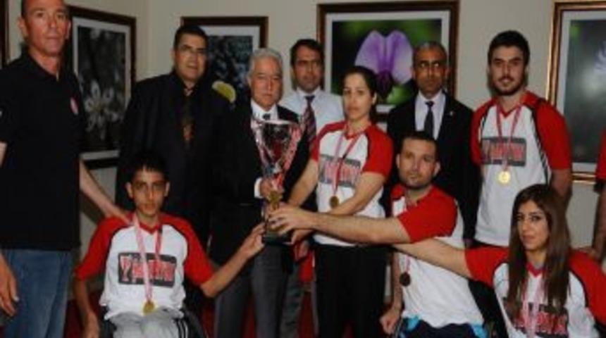 Adana'yı S&uuml;per Lige &Ccedil;ıkardılar