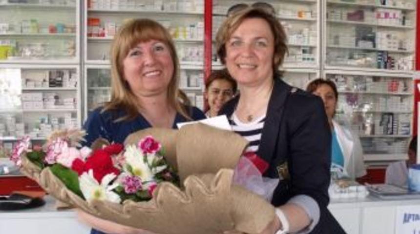 K Partili Kadınlar Eczacıları Ziyaret Etti