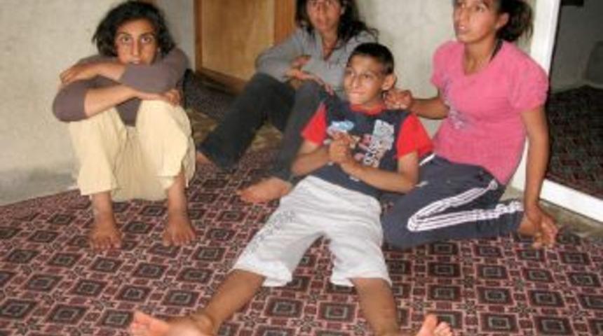 Kaymakam Nebioğlu Engelli D&ouml;rt Kardeşe Sahip &Ccedil;ıktı