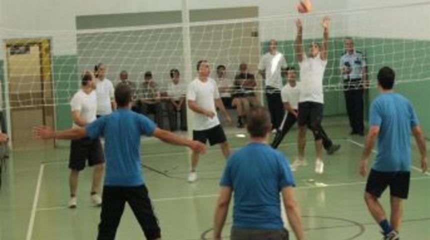 Cezaevinde Voleybol Ma&ccedil;ı