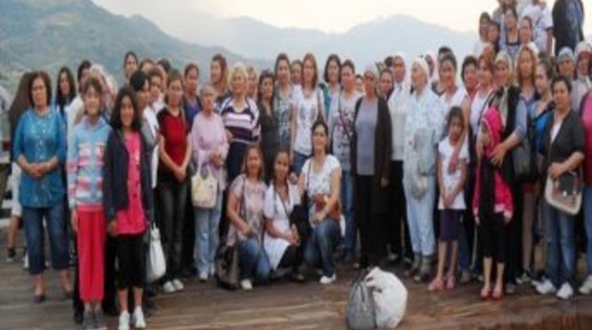 &Ouml;renli Bayanlardan &Ouml;demiş Gezisi