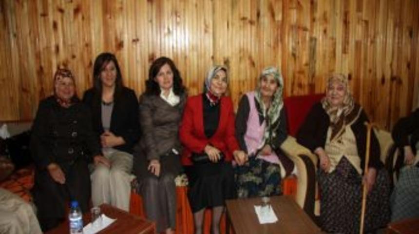 Vali Şent&uuml;rk&rsquo;&uuml;n Eşi Sevim Şent&uuml;rk, Huzurevi Sakinleri Ile Bir Araya Geldi