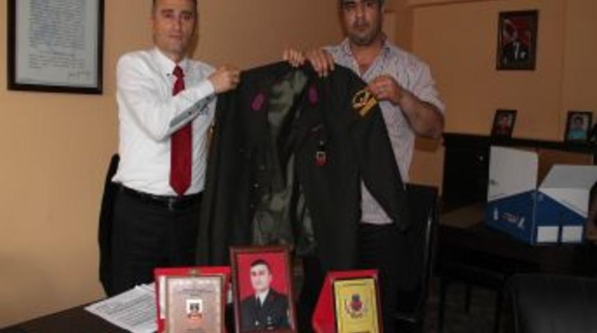 Emekli Uzman &Ccedil;avuşlar &Uuml;niformalarını İade Etti