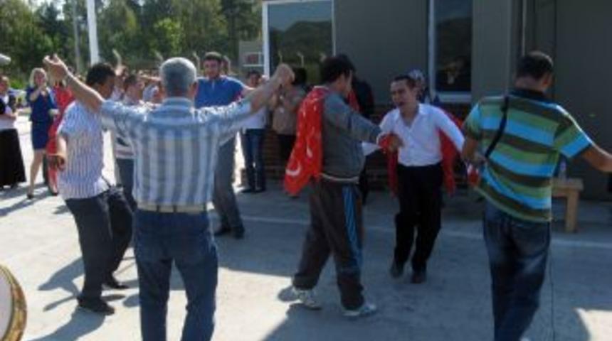 Engelliler Terhis Oldu