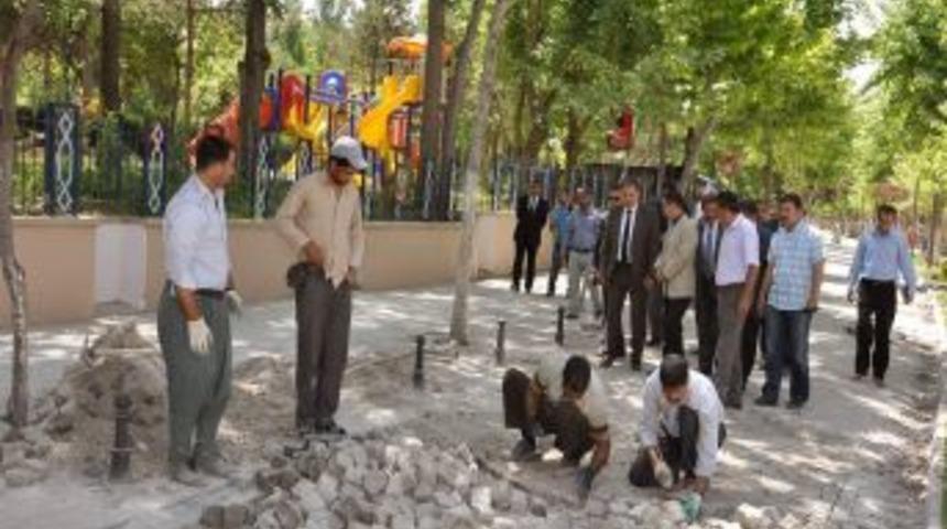 Malatya Belediye Başkanı Ahmet &Ccedil;akır, Kanalboyu'nda &Ccedil;alışmaları İnceledi