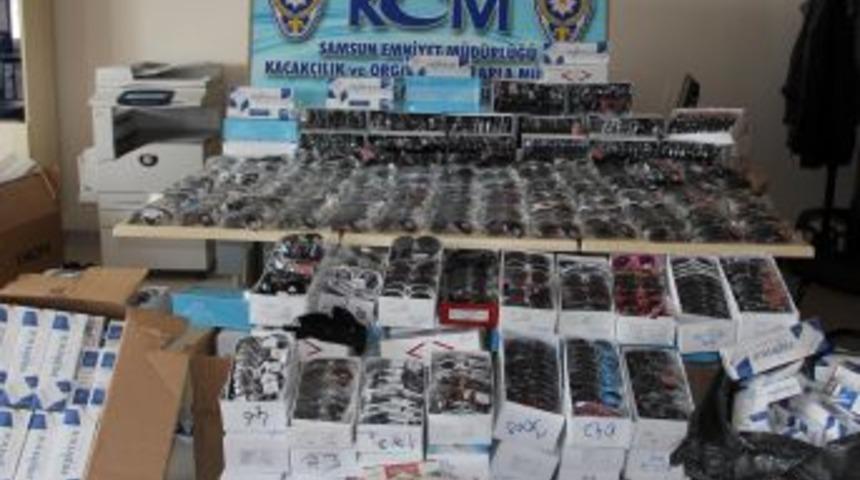 Yolcu Otob&uuml;s&uuml;nde 2 Bin Adet G&uuml;mr&uuml;k Ka&ccedil;ağı Sahte G&ouml;zl&uuml;k Ele Ge&ccedil;ti