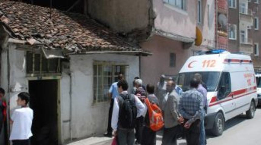 &Ccedil;&ouml;pl&uuml;ğe D&ouml;nen Evde Yaşlı Kadının Dramı