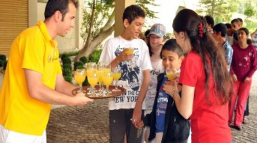 Engelliler G&ouml;nl&uuml;nce Eğlendi