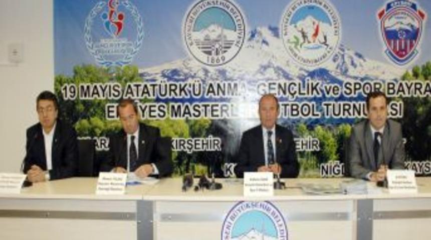 Anadolu&rsquo;nun Efsane Futbolcuları Kayseri&rsquo;de Buluşuyor