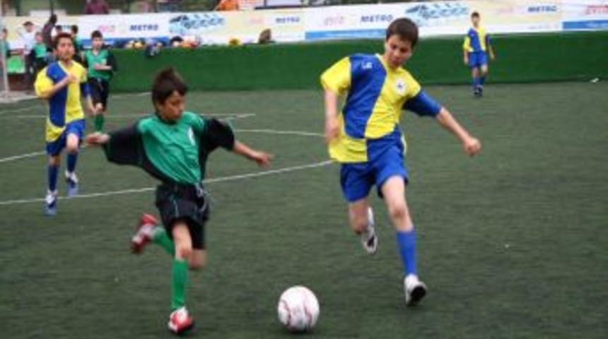 Adapazarı Belediyesi Minikler Futbol Turnuvası Başlıyor