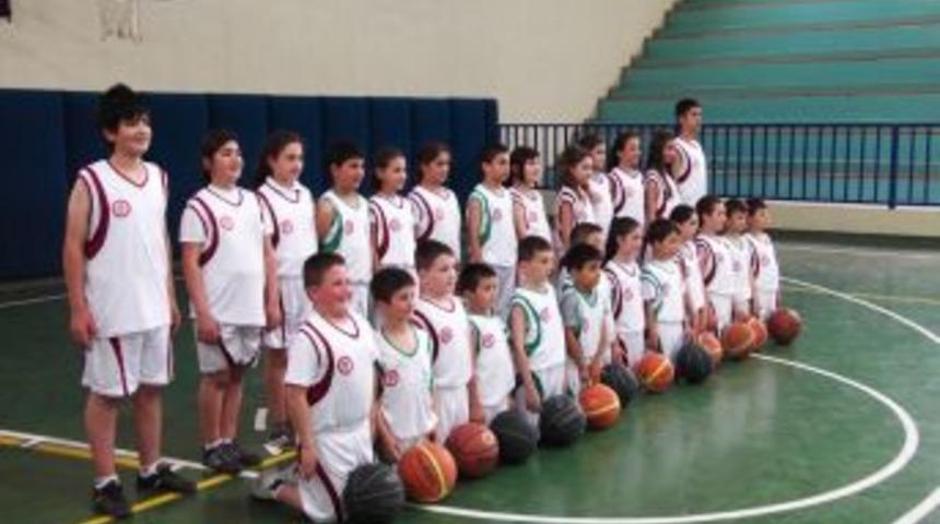 Kaynaşlı'da A&ccedil;ılan Basketbol Kursu İlgi G&ouml;r&uuml;yor