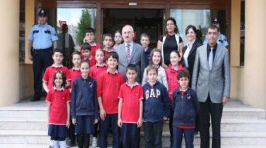 Odt&uuml;'l&uuml; &Ouml;ğrenciler Vali Barut'u Ziyaret Etti