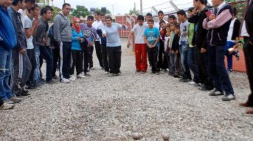 Besni'de Bocce Şampiyonası D&uuml;zenlendi