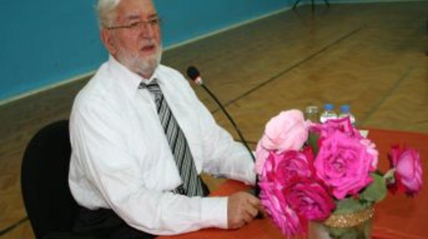 Devrek'te 'islam'da Aile Eğitimi'nin &Ouml;nemi' Konulu Konferans D&uuml;zenlendi.