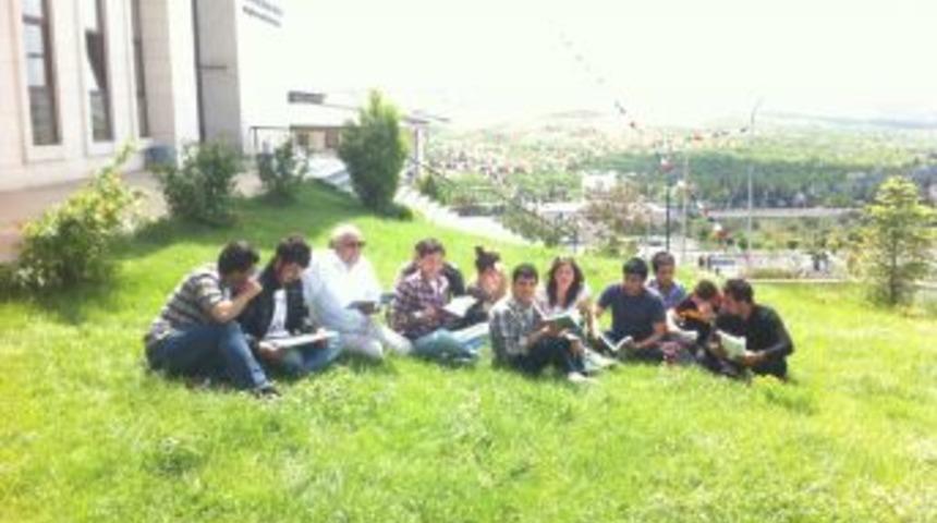 Okumada D&uuml;nya Standartlarının &Ccedil;ok Altındayız