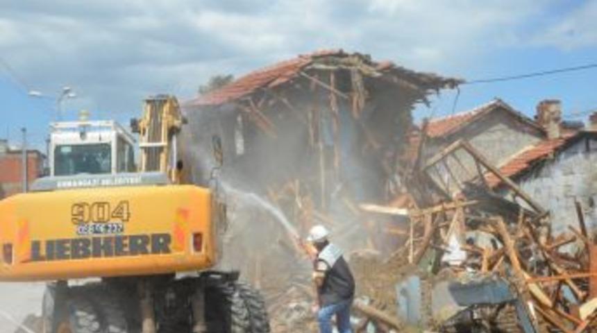 Osmangazi'de Kamulaştırılan Binalar Yıkılıyor