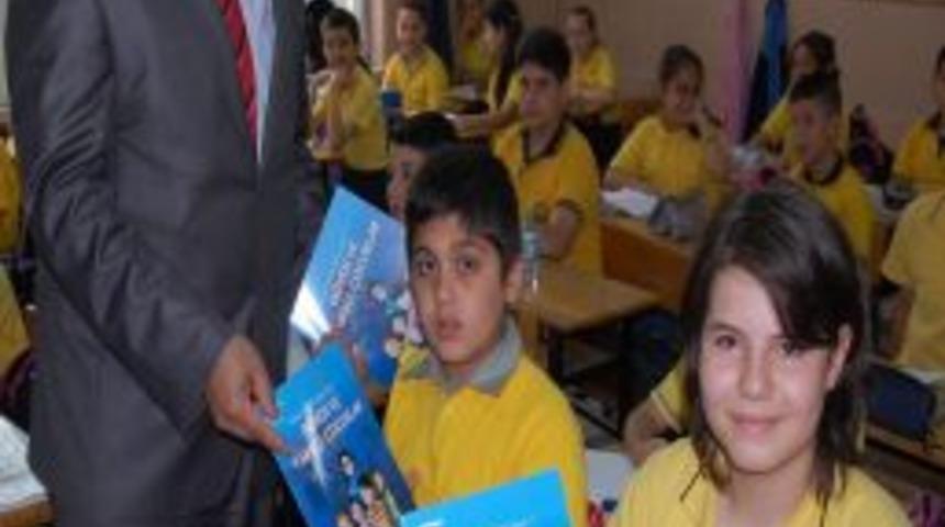 Sgk Haftası Nedeni İle &Ouml;ğrencilere Kitap Dağıtıldı