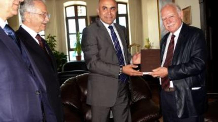 Osman Selahattin Osmanoğlu, Yakutiye Belediyesi'ni Ziyaret Etti