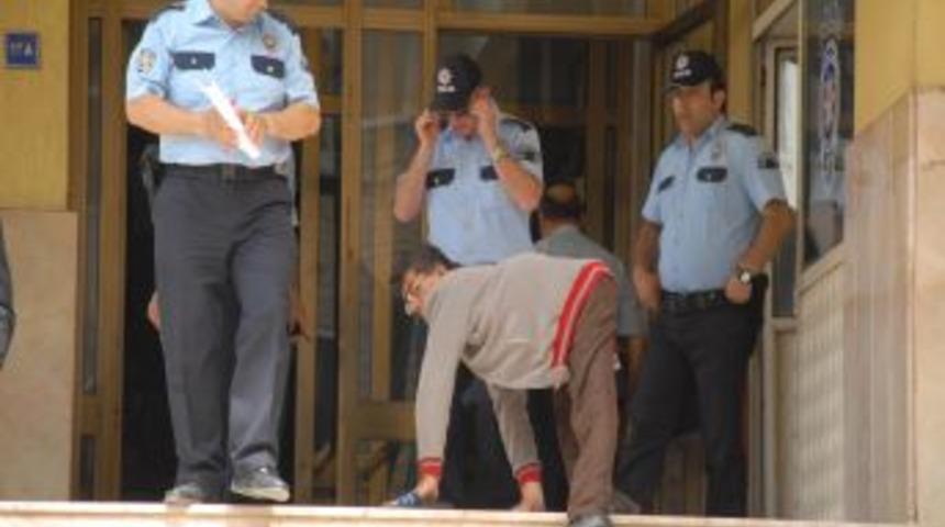 G&ouml;renleri Hayrete D&uuml;ş&uuml;ren S&uuml;r&uuml;c&uuml;, &Ccedil;arptığı Yaya &Ouml;l&uuml;nce Tutuklandı