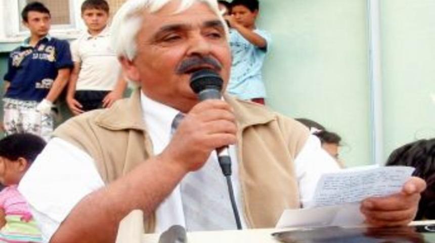 Burhaniye'de Kerim &Ouml;ğretmenin Anne Şiiri Ağlattı